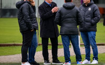Corinthians busca regularizar salários e reduzir punições da Fifa até o fim do mês